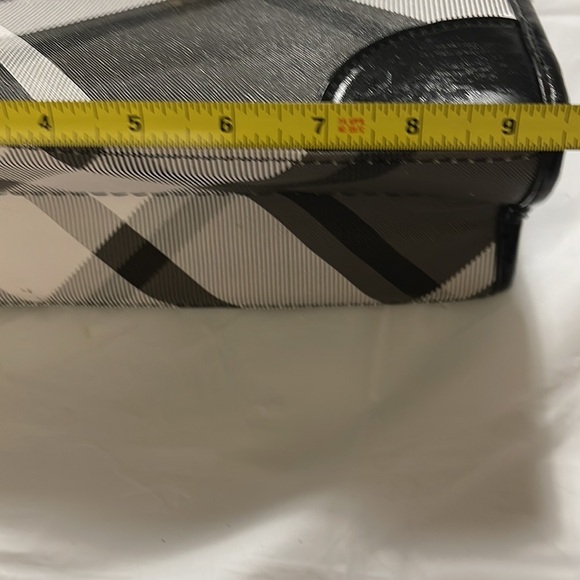 Women’s handle bag in grey, white & black plaid. Like new condition. - Picture 6 of 9